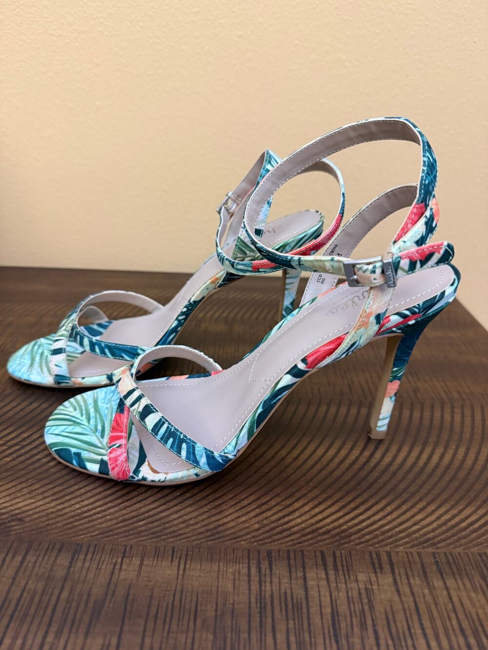 Charles by Charles David heels sandals strappy ankle tropical 8.5 NWOT